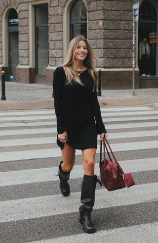 Sukienka z lyocellu No. 1 Noir - Lavamme