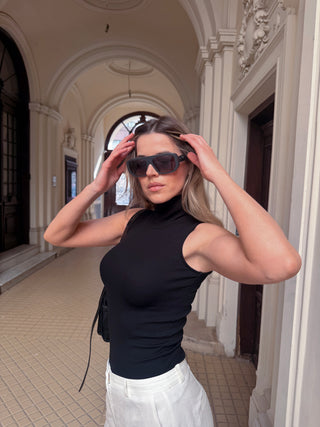 Top z golfem z lyocellu No. 3 Noir Lavamme